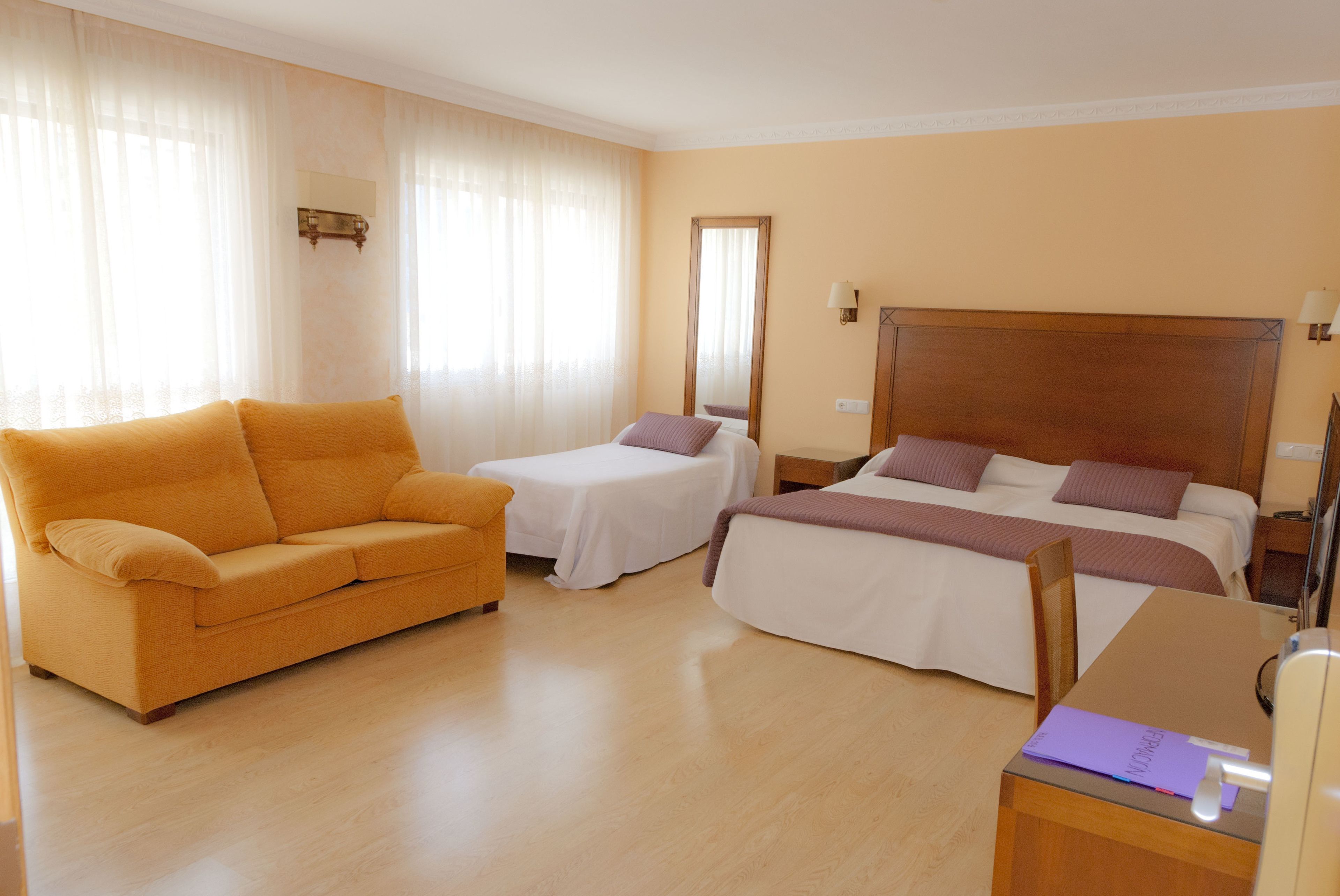 Bureau, Wi-Fi gratuit, draps fournis