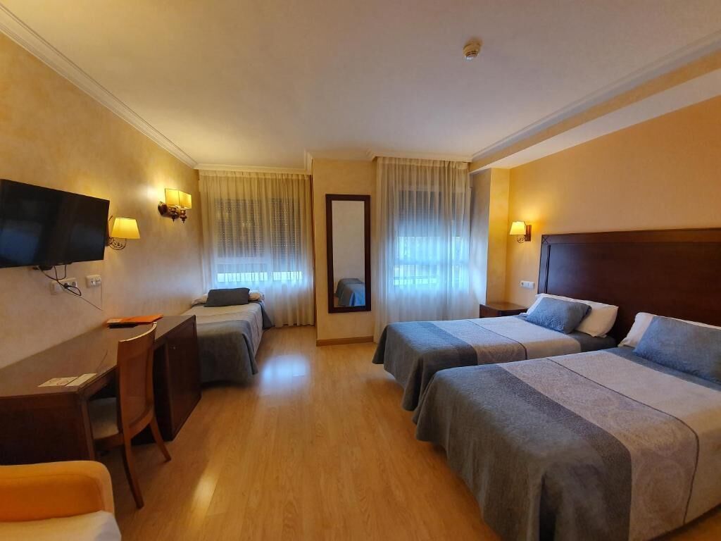 superior triple room | 1 bedroom, desk, free wifi, bed sheets