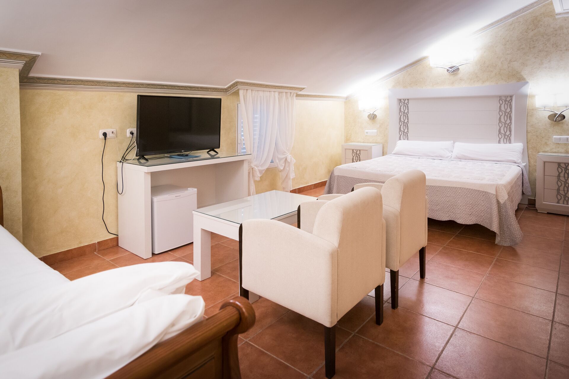 triple penthouse, jetted tub (no elevator) | 1 bedroom, desk, free wifi, bed sheets