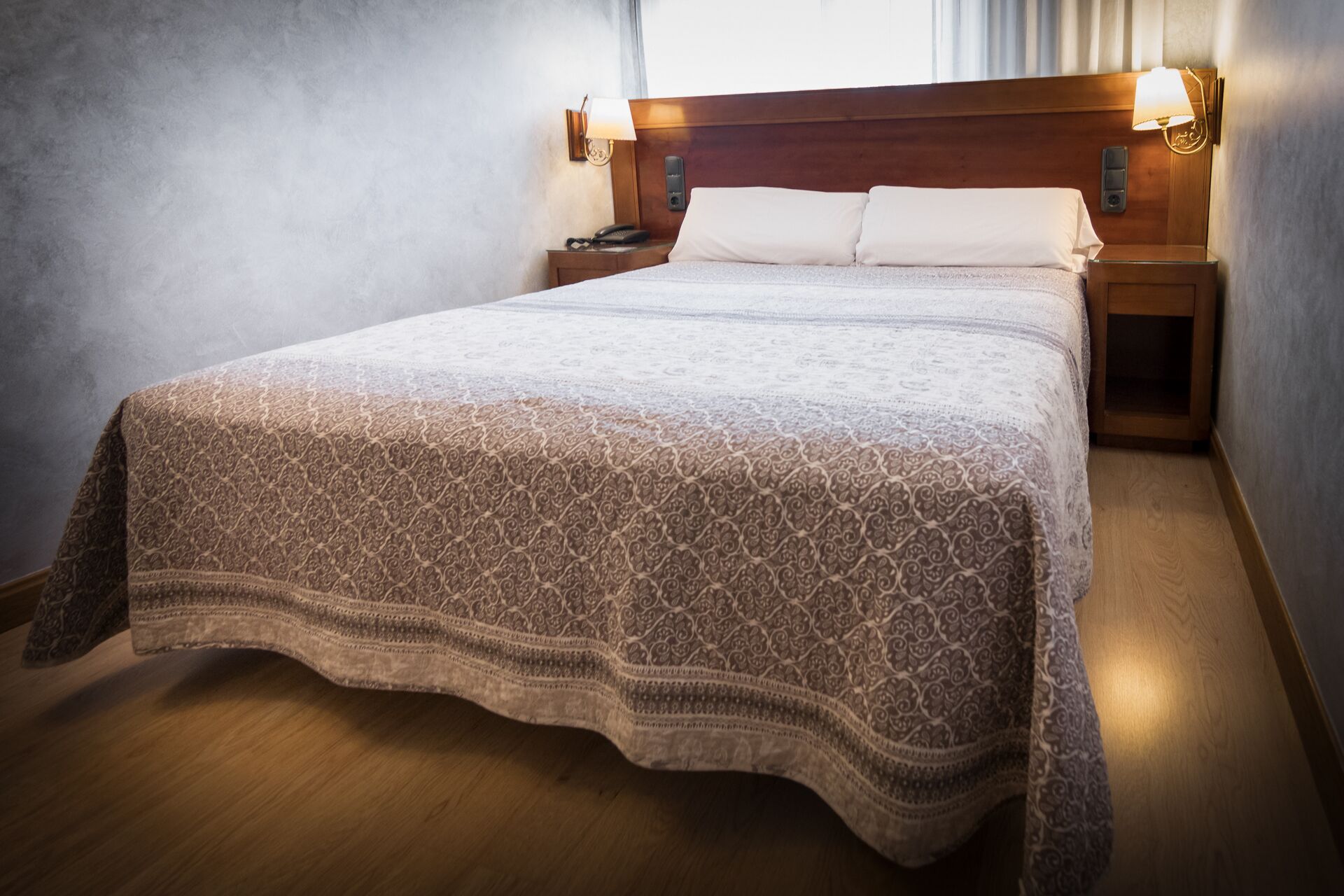 Desk, free WiFi, bed sheets
