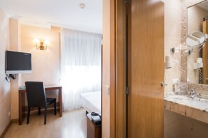 Single Room | 1 bedroom, desk, free WiFi, bed sheets