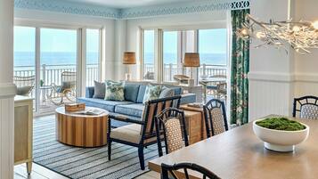 Suite, uitzicht op oceaan (End Suite, Pool View) | Lakens van Egyptisch katoen, luxe beddengoed, pillowtop-bedden