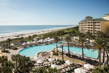 Piscine couverte, tentes de plage, parasols de plage