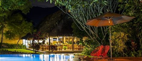 2 outdoor pools, pool umbrellas