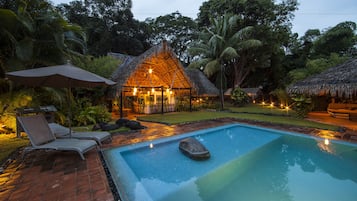 2 outdoor pools, pool umbrellas