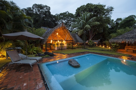 2 outdoor pools, pool umbrellas. Picocanoa Rodavento