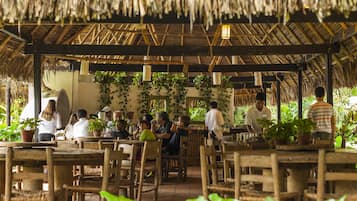 Desayuno buffet (MXN 290 por persona)