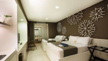 Deluxe Room | In-room safe, desk, laptop workspace, blackout drapes