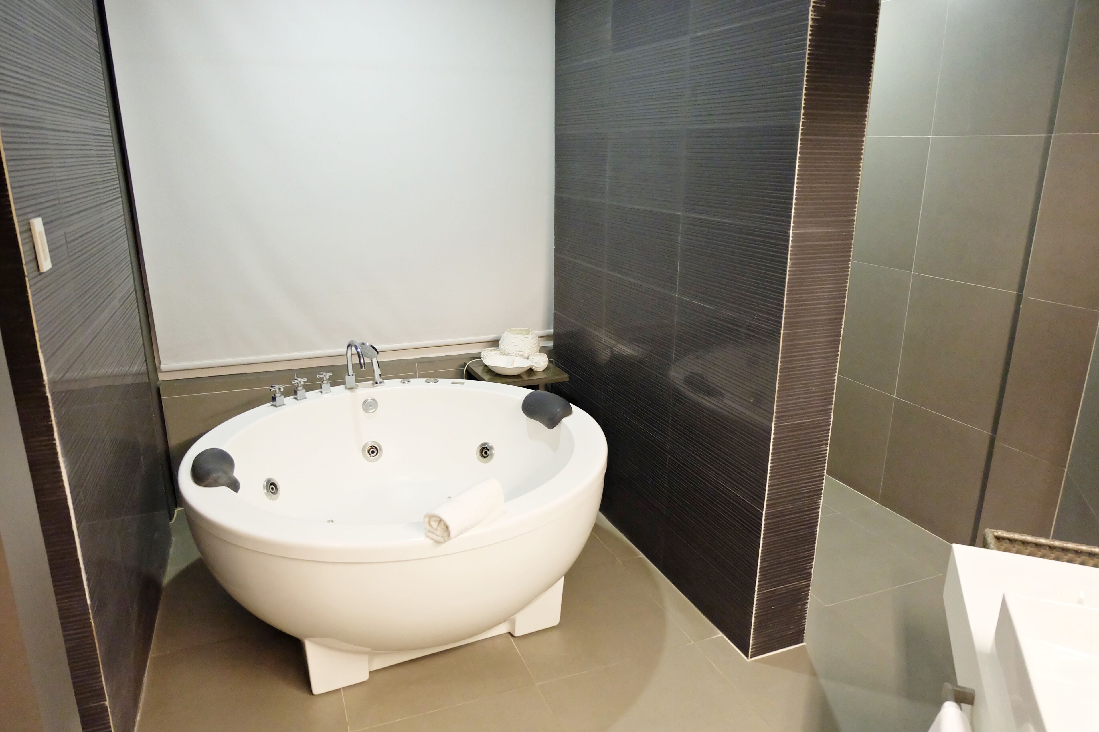 executive suite | bathroom | shower, free toiletries, hair dryer, bathrobes