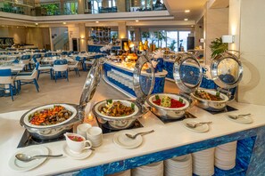 Daily local cuisine breakfast (PHP 1000 per person)