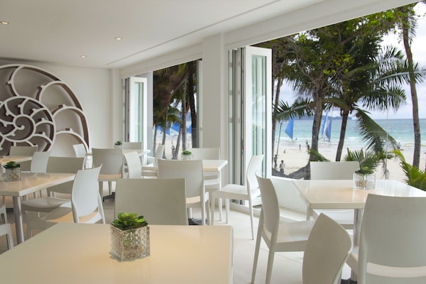 Daily local cuisine breakfast (PHP 1000 per person)