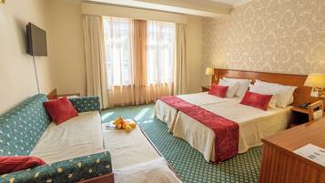 Chambre Familiale | Coffres-forts dans les chambres, bureau, Wi-Fi gratuit, draps fournis