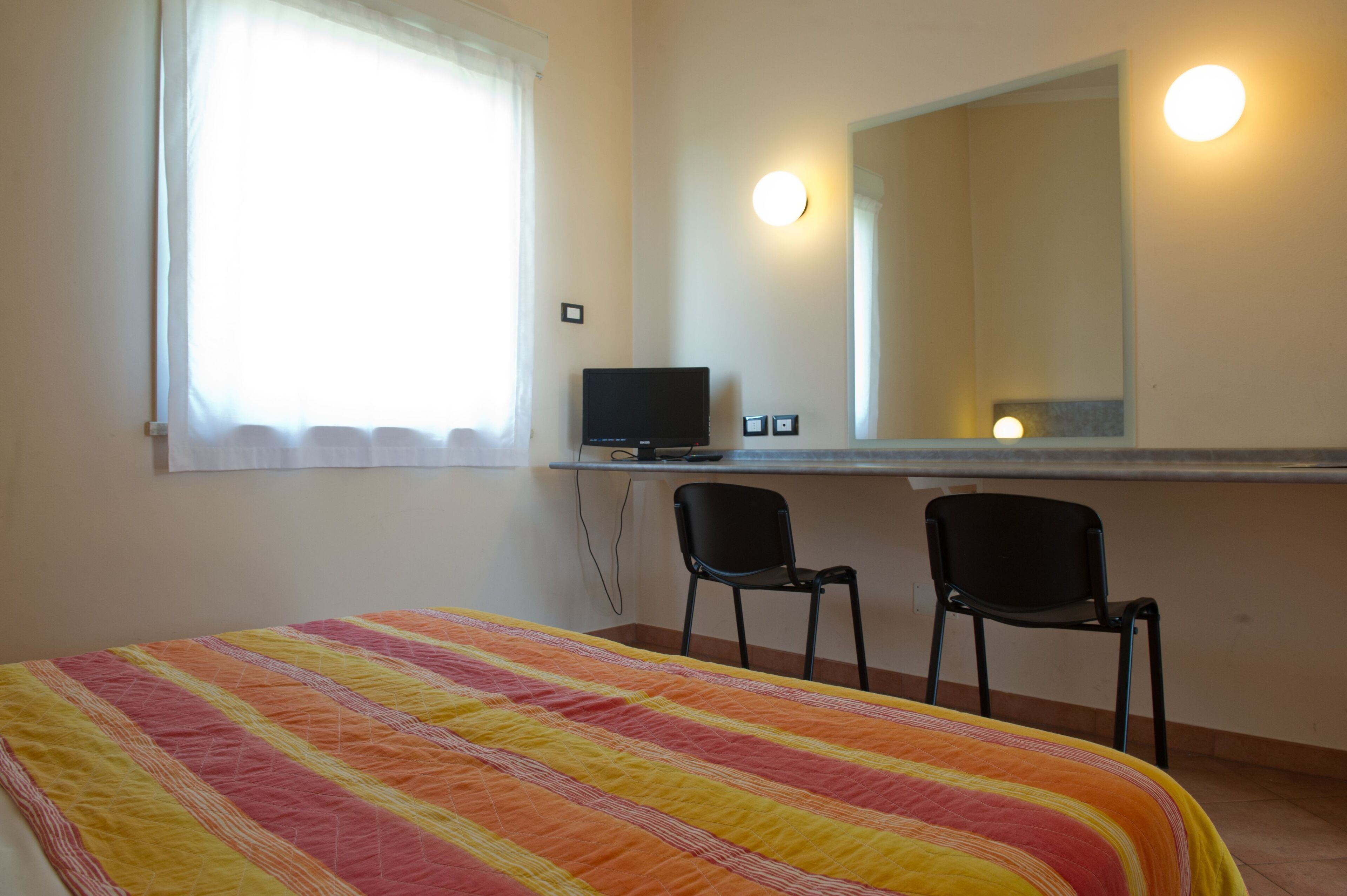 Standard Double Room, 2 Single Beds | In-room safe, desk, soundproofing, free WiFi
