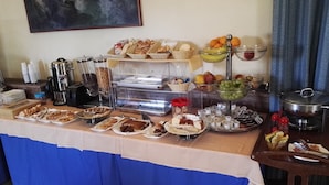 A buffet table with various food items, including pastries, fruits, and beverages. - Borgo del Mare (Civitavecchia)