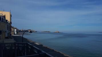 Uitzicht op strand/zee