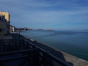 Beach/ocean view - Hôtel Le Beaufort (Saint-Malo)
