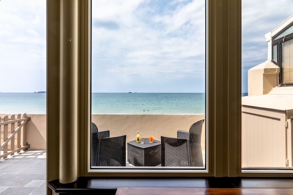 Chambre "Bow Window", RDC, vue panoramique sur la mer avec terrasse | Vue sur l’eau