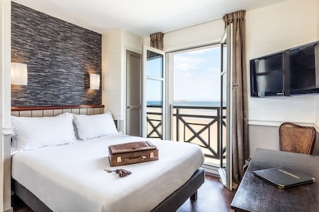 Premium bedding, memory-foam beds, free WiFi. Hôtel Le Beaufort
