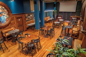 Breakfast, lunch and dinner served - Eyre Square Hotel (Galway)