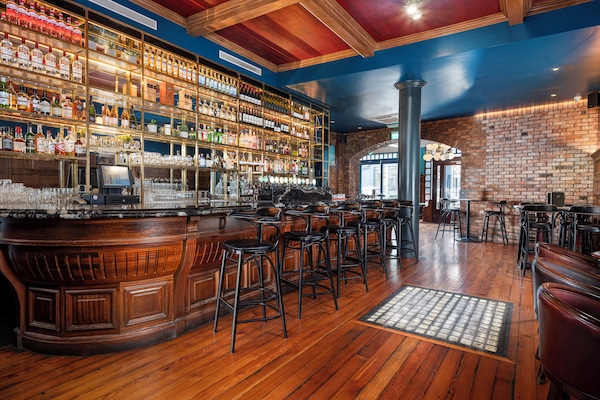 Breakfast, lunch and dinner served