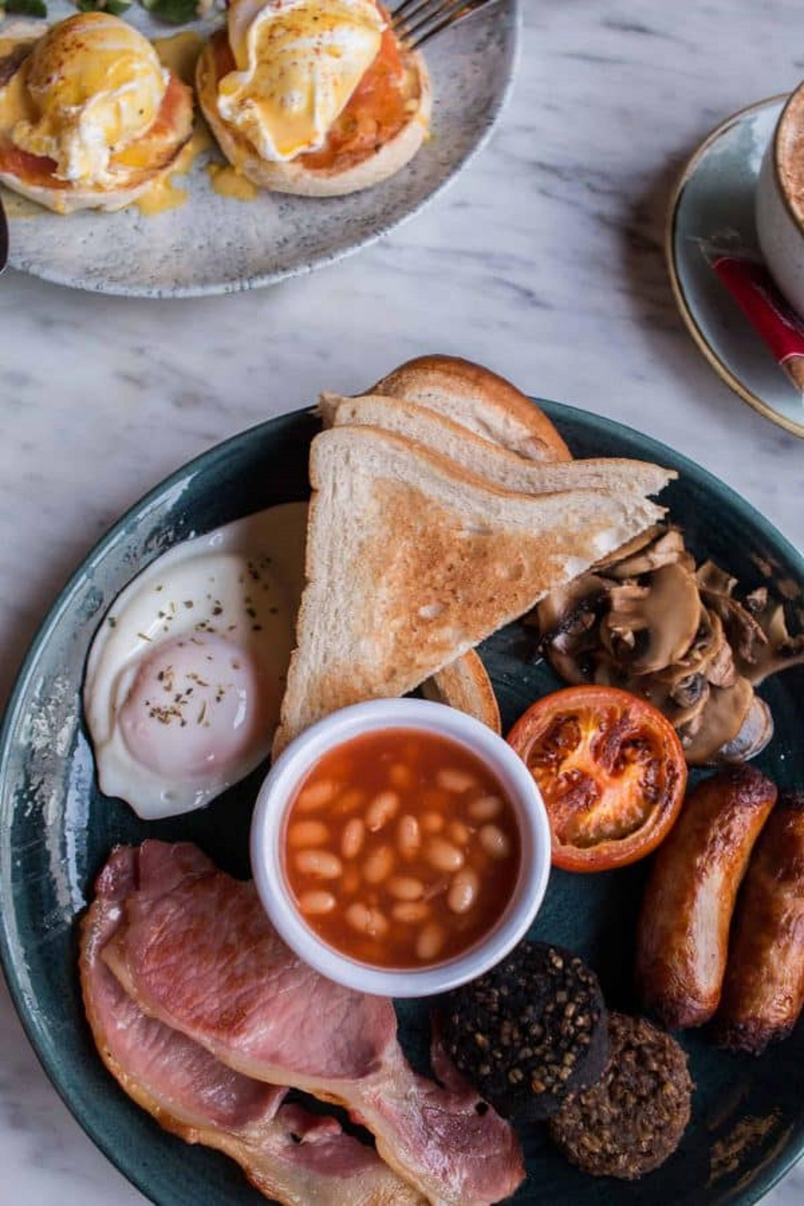 daily full breakfast (eur 18 per person)