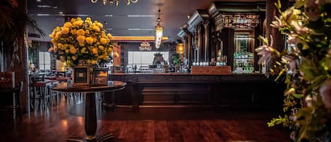 Gastropub, ocean views, open daily