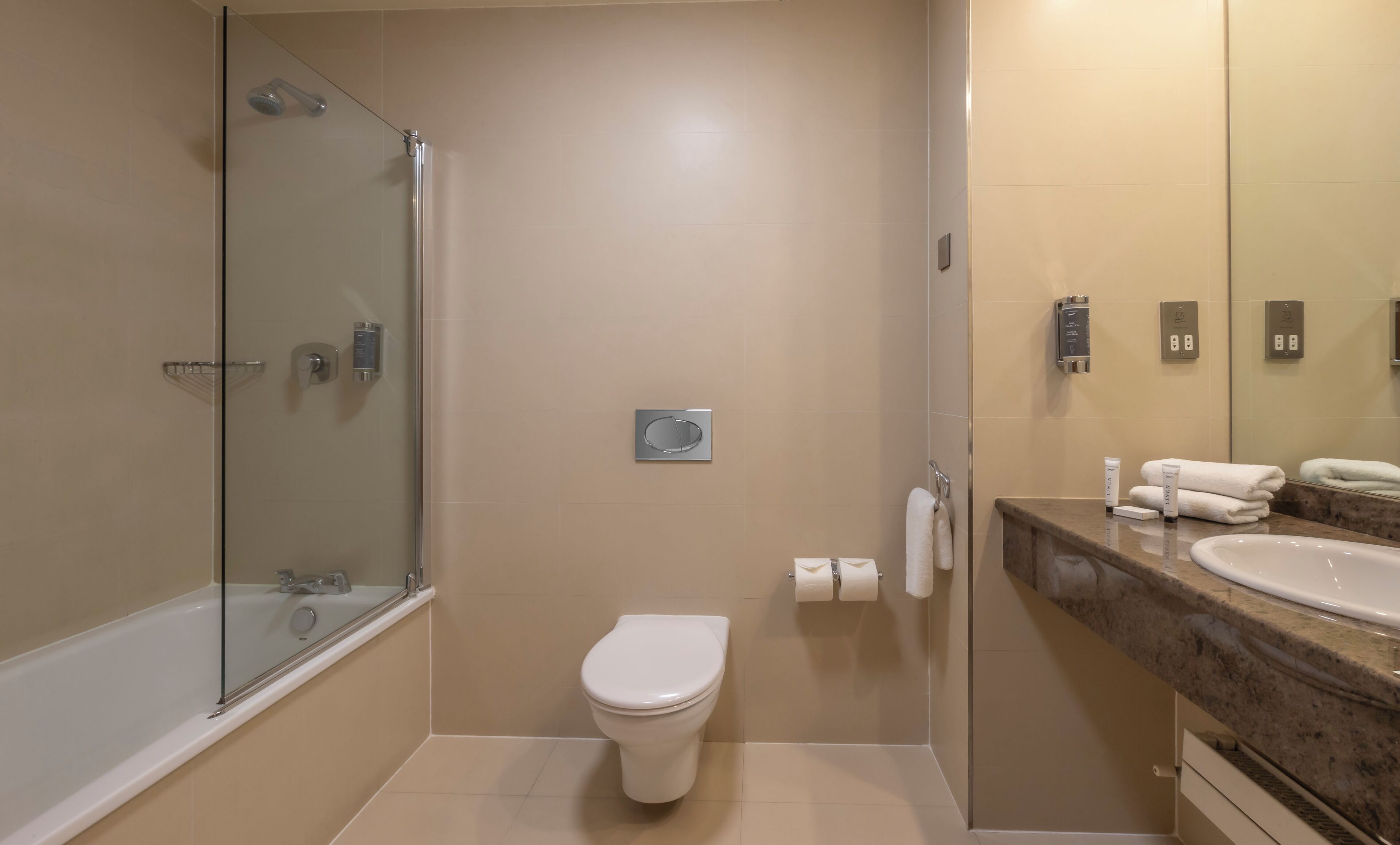 deluxe double room, sea view | bathroom | free toiletries, towels