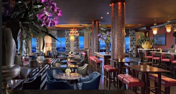 Gastropub, ocean views, open daily