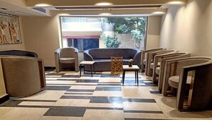 Quầy tiếp tân