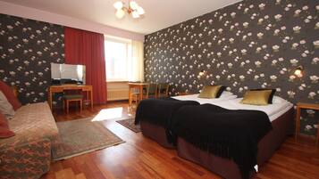 Chambre supérieure | 1 chambre, bureau, rideaux d’obscurcissement, fer et planche à repasser