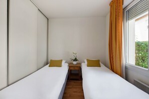 Apartment, 2 Bedrooms | 1 bedroom, desk, blackout drapes, soundproofing