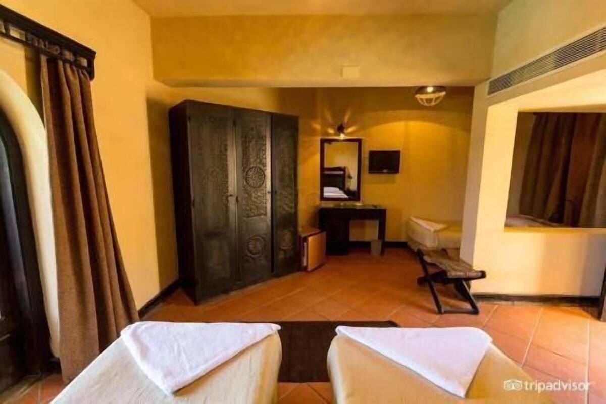 Draps en coton égyptien, minibar, coffre-fort, literie fournie