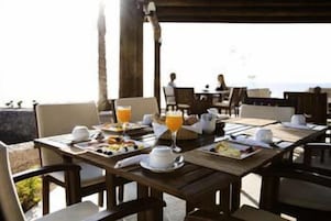 Free daily buffet breakfast