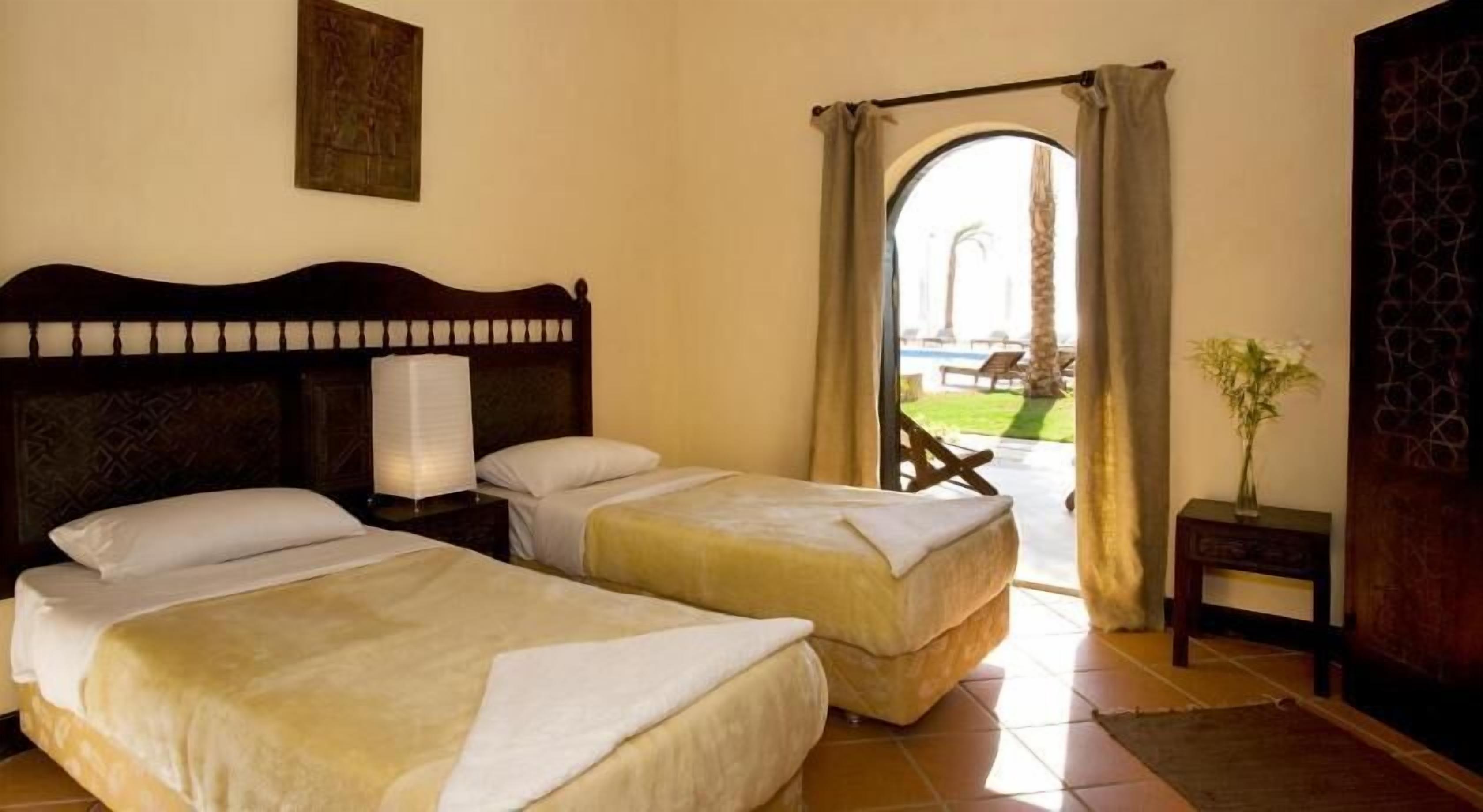 Draps en coton égyptien, minibar, coffre-fort, literie fournie