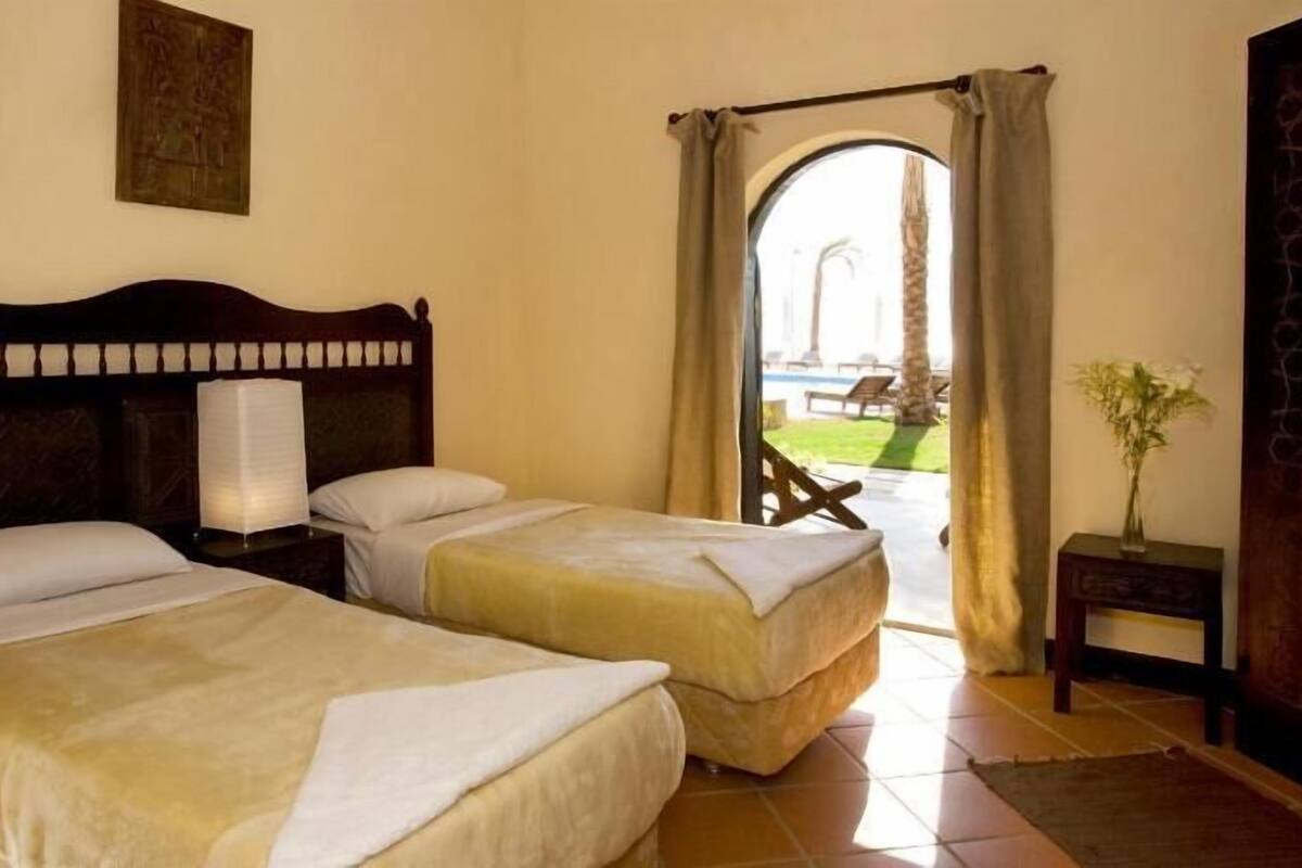 Draps en coton égyptien, minibar, coffre-fort, literie fournie