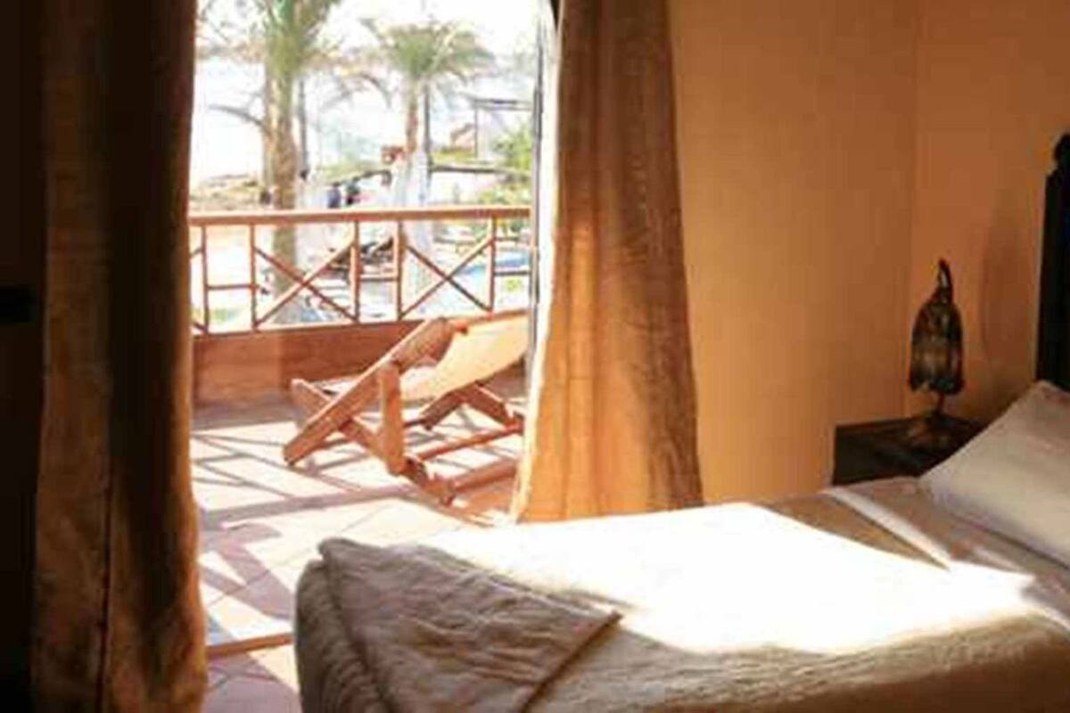 Draps en coton égyptien, minibar, coffre-fort, literie fournie