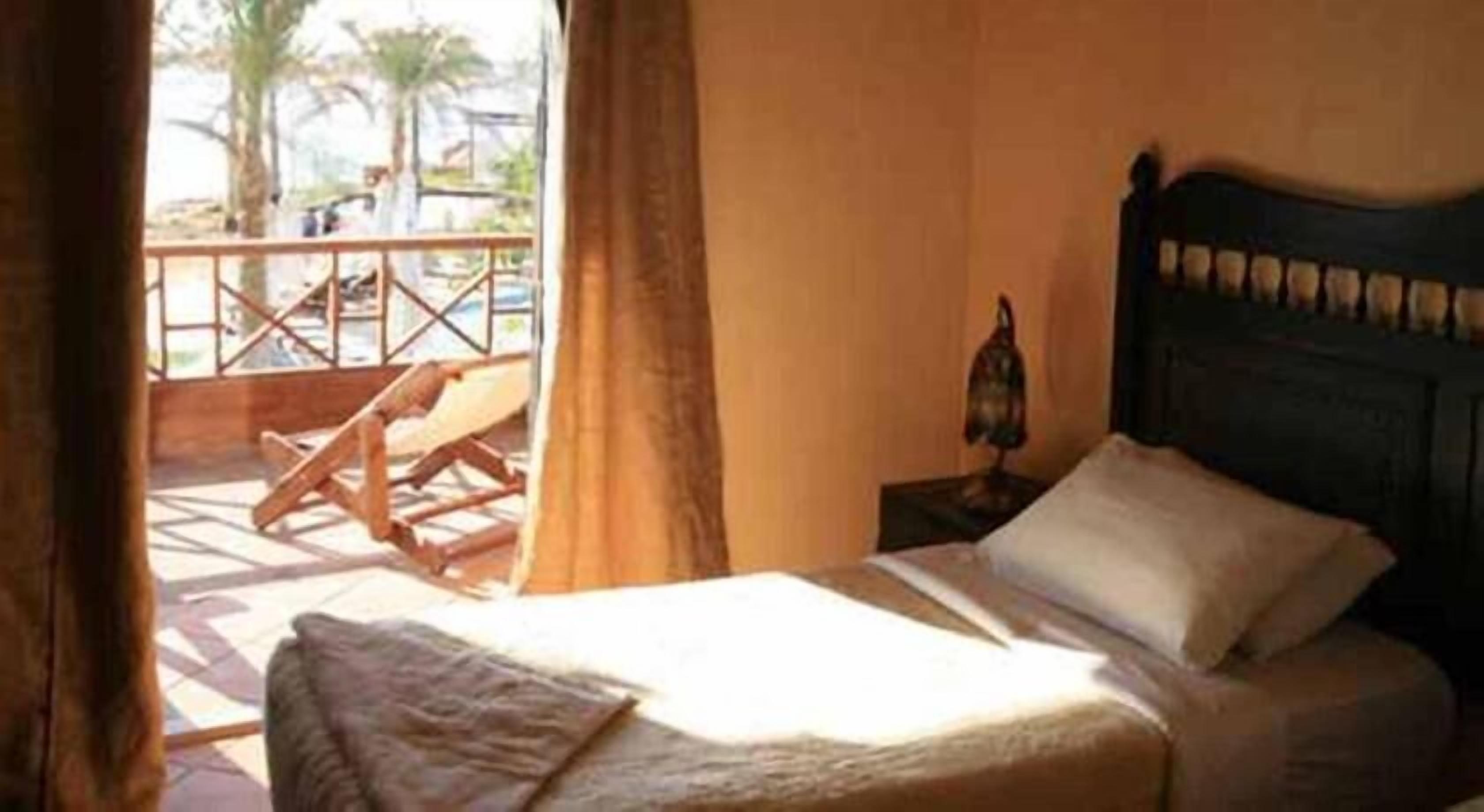 Draps en coton égyptien, minibar, coffre-fort, literie fournie