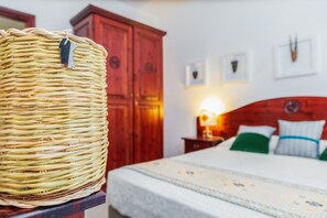 Dobbeltrom – design | Sengetøy av topp kvalitet, minibar og safe på rommet