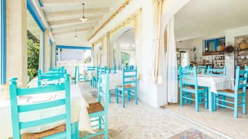 Se sirven cenas y cocina mediterránea (con vistas al jardín)