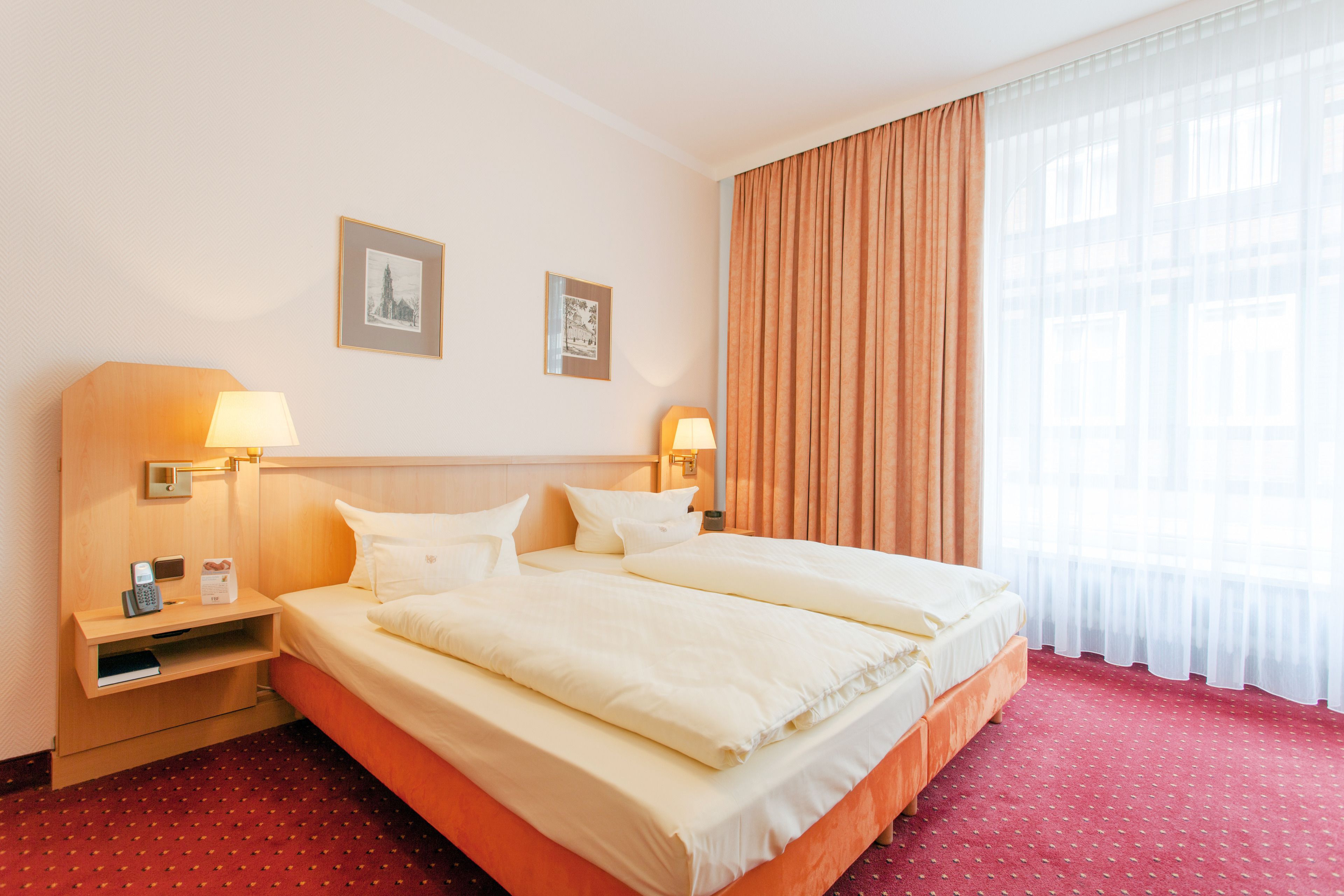 double room | hypo-allergenic bedding, minibar, in-room safe, desk