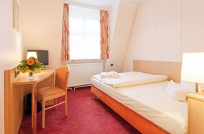 Single Room | Hypo-allergenic bedding, minibar, in-room safe, desk - Hotel Benn (Berlin)