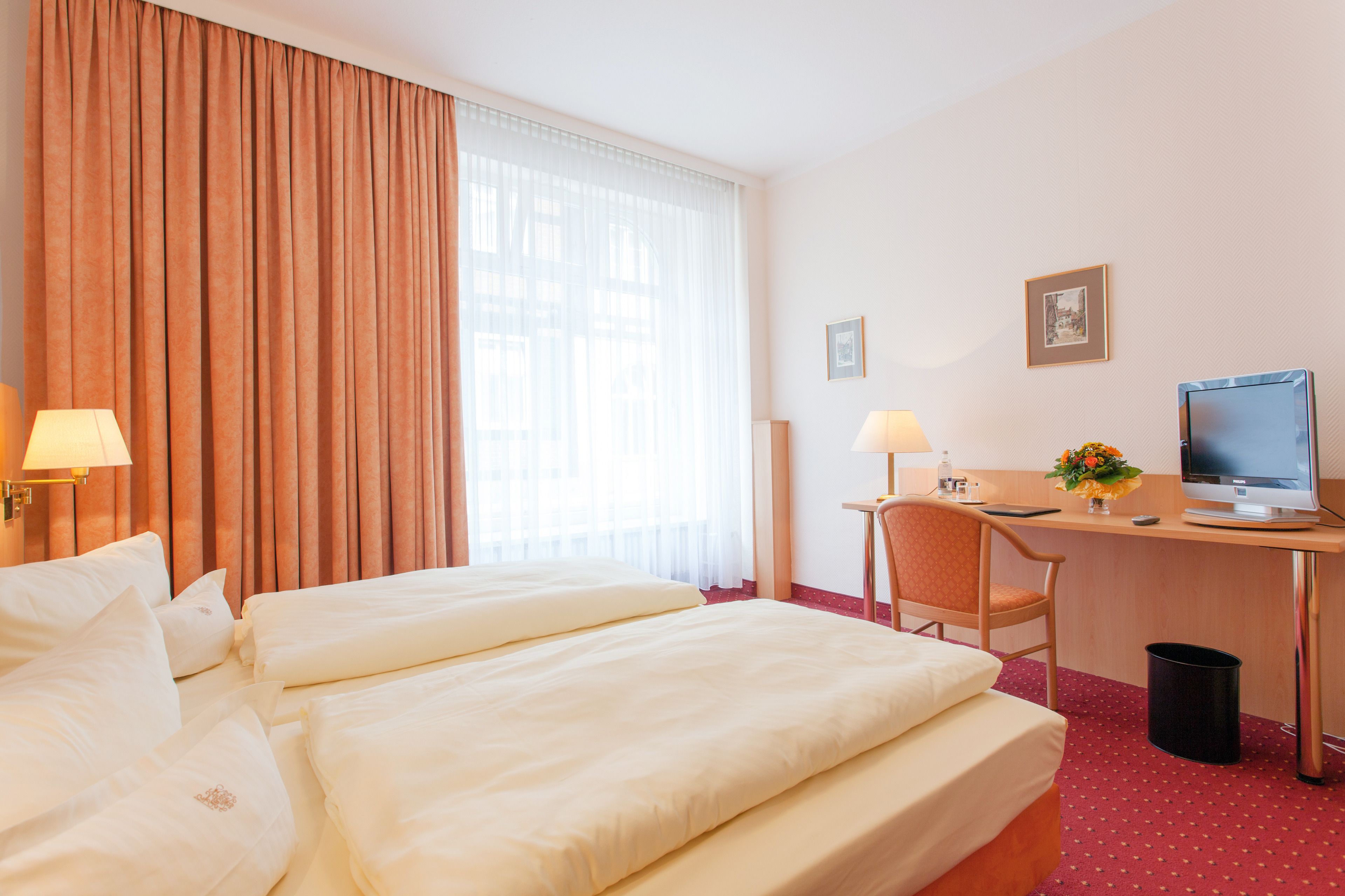 double room | hypo-allergenic bedding, minibar, in-room safe, desk
