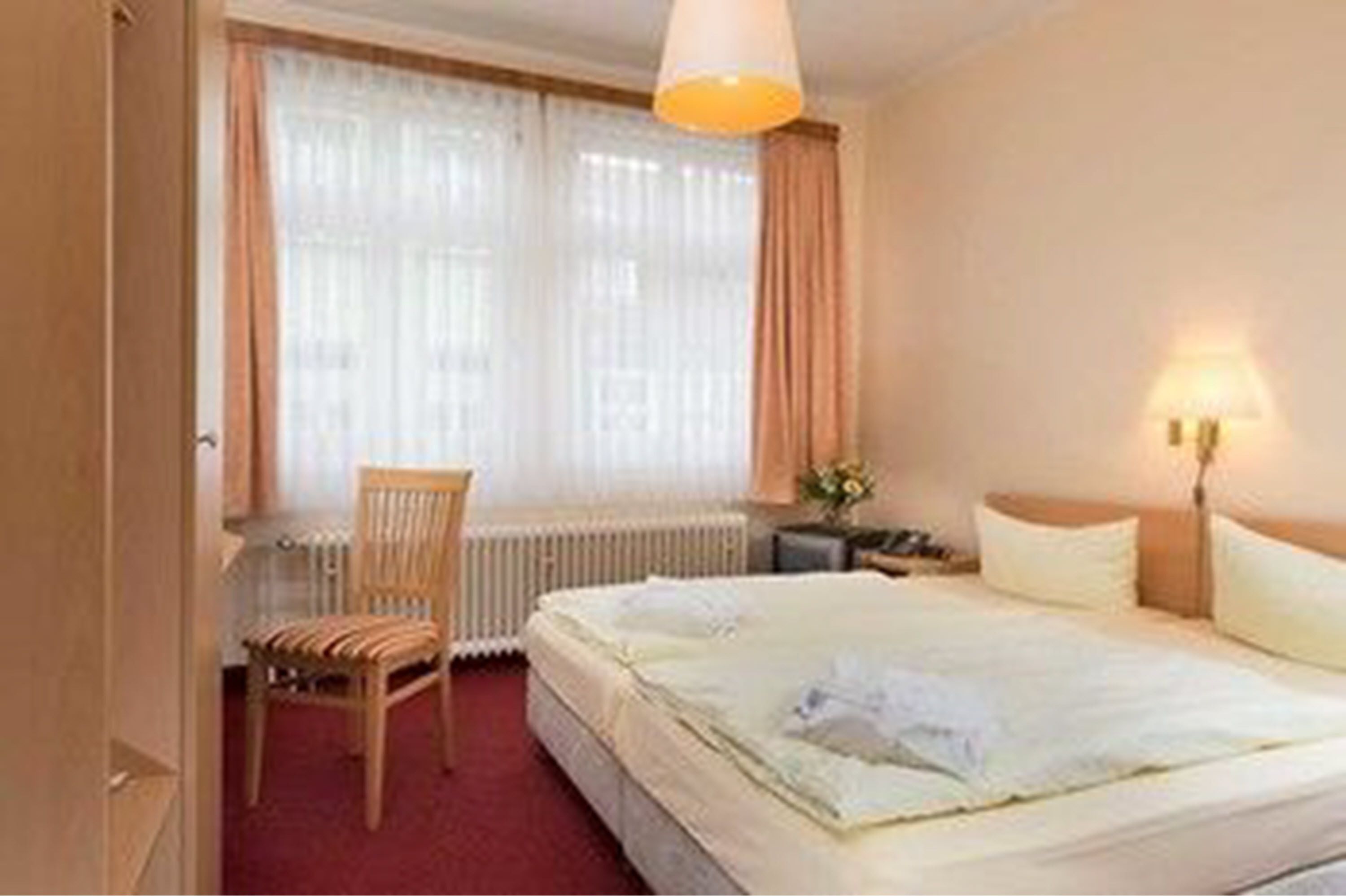 hypo-allergenic bedding, minibar, in-room safe, desk