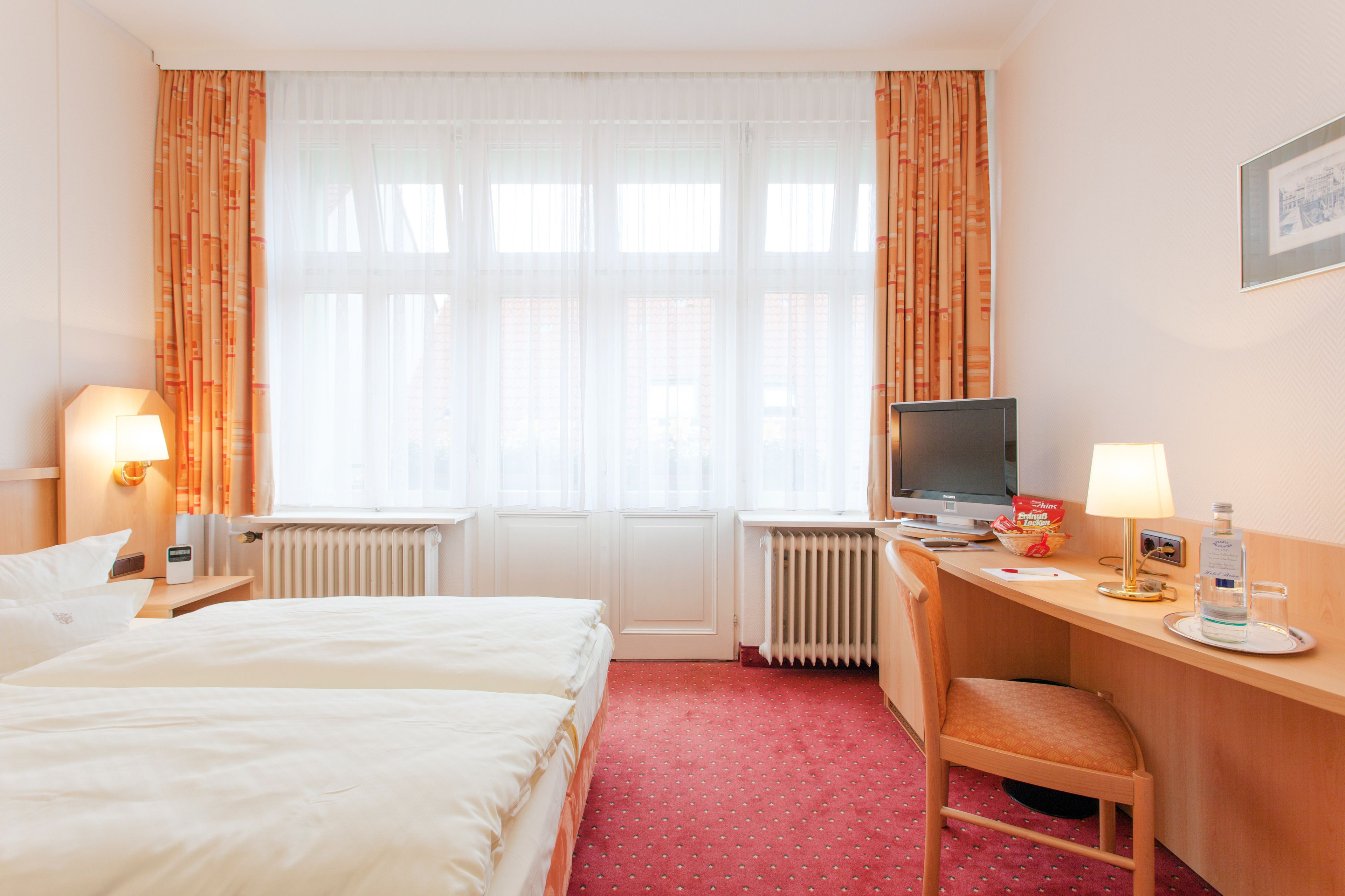 double room | hypo-allergenic bedding, minibar, in-room safe, desk