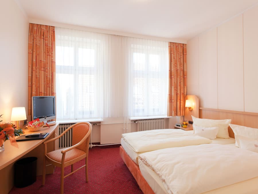 Hypo-allergenic bedding, minibar, in-room safe, desk
