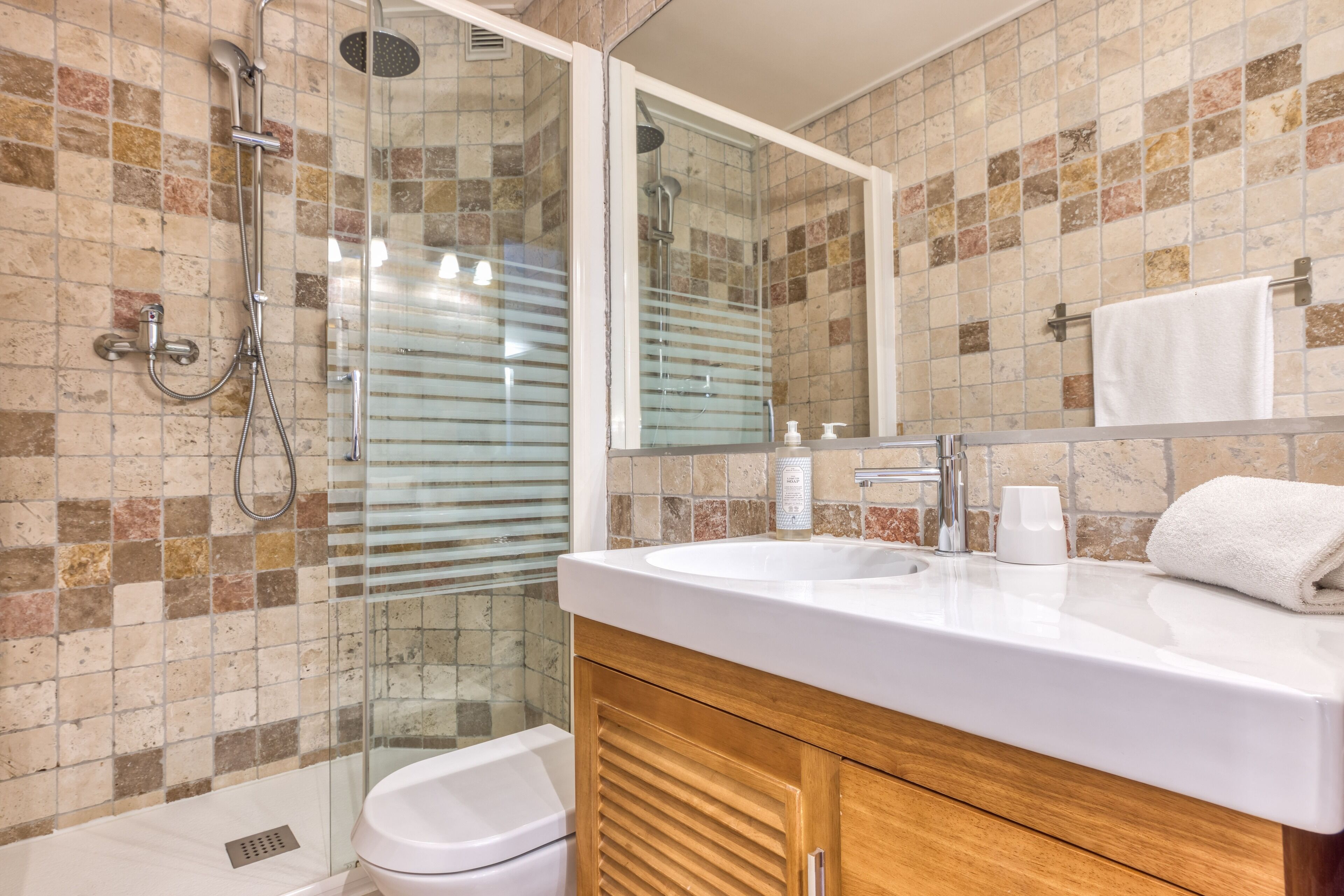 classic double or twin room, pool access, city view | bathroom | hair dryer, towels, soap, shampoo