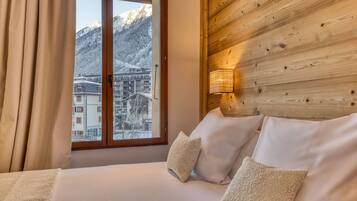 Comfort kamer, 1 twee- of 2 eenpersoonsbedden, toegang tot zwembad, uitzicht op bergen | Een kluis op de kamer, een strijkplank/strijkijzer, gratis wifi