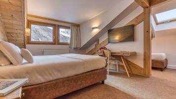 Triple Room, Pool Access, Mountainside | In-room safe, iron/ironing board, free WiFi, bed sheets
