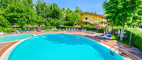 Seasonal outdoor pool, open 8:00 AM to 8:00 PM, pool umbrellas