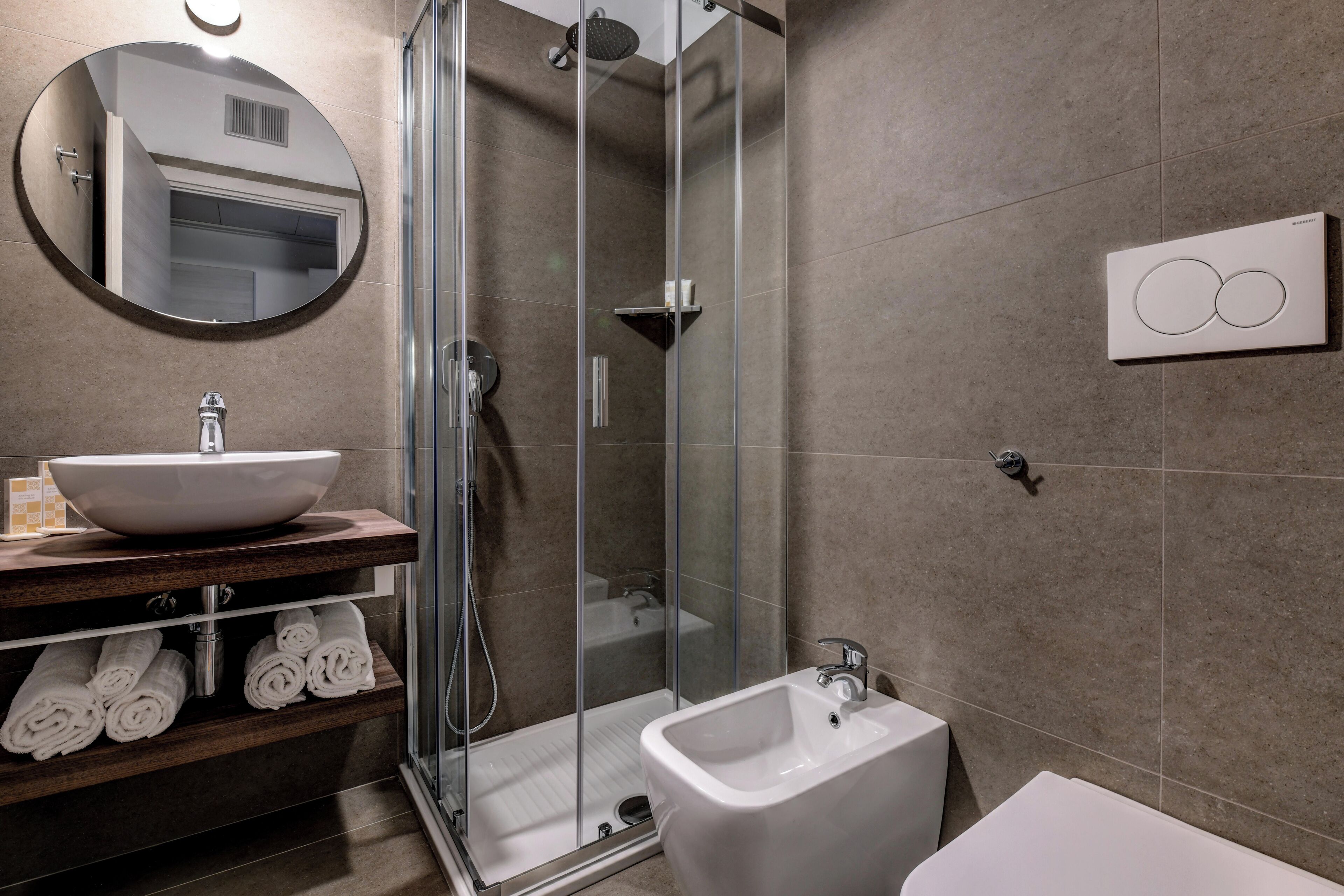 Shower, rainfall showerhead, free toiletries, hair dryer